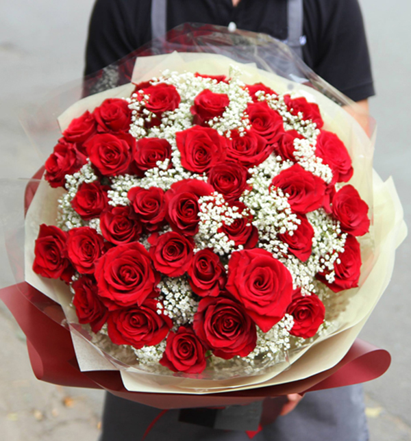 Red roses are best flowers to give on Valentines day