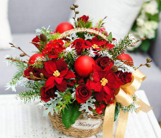 Send your warmest wishes with beautiful Christmas flower arrangement