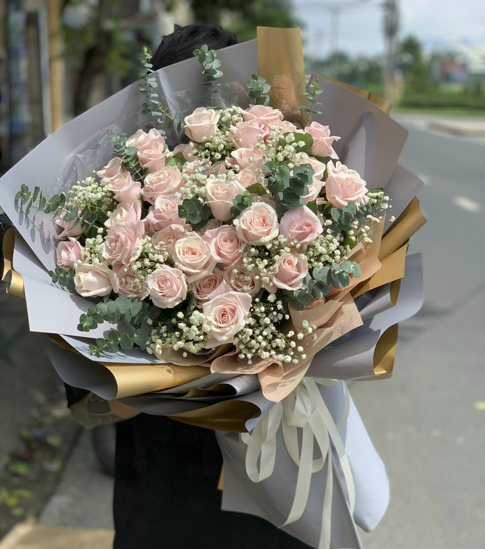 Send flowers to express your love for special someone in your life
