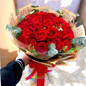 Bouquet of lovely red roses