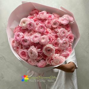 Delicate rose and buttercup mix