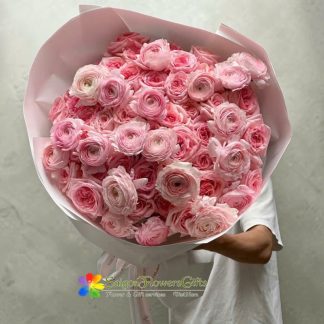 Delicate rose and buttercup mix