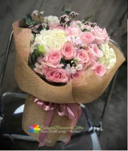 Hydrangea and rose mix for an elegant look