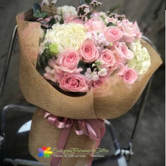 Hydrangea and rose mix for an elegant look