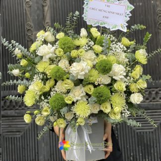 Natural flower baskets available for online order in Saigon
