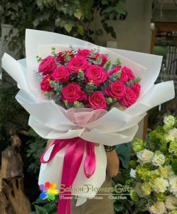 Pink flowers arrangement