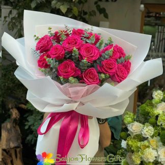 Pink flowers arrangement