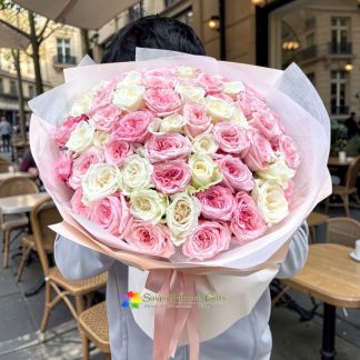 Pink roses bouquet with love flower