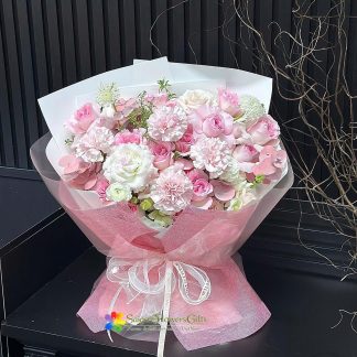 Pink roses for Happiness day