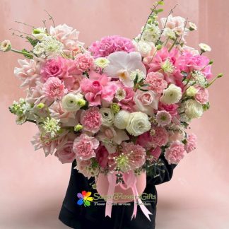 Sweet basket of roses to give to your girlfriend
