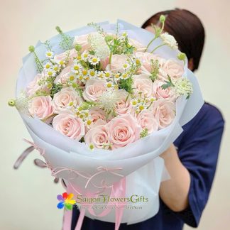 Sweet strawberry cream rose bouquet