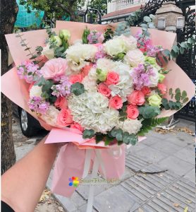 beautiful mixed white and pink bouquet
