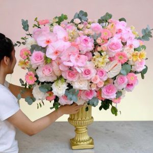 Beautiful vase as a gift for your female boss