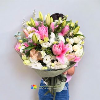 delicate mixed bouquet of pink lilies