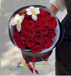 Red roses mixed with tulips as a gift for your love