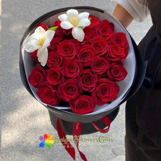 red roses mixed with tulips as a gift for your love delivery to saigon vietnam