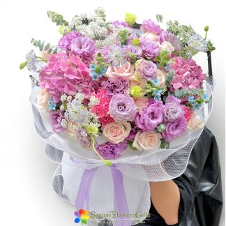 stunning mixed-color bouquet order online in Saigon