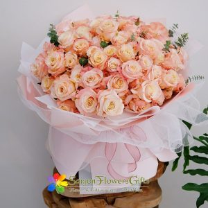 Bouquet of 99 cream-colored roses