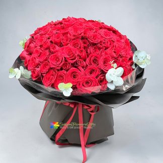 bouquet of 99 red roses for a marriage proposal